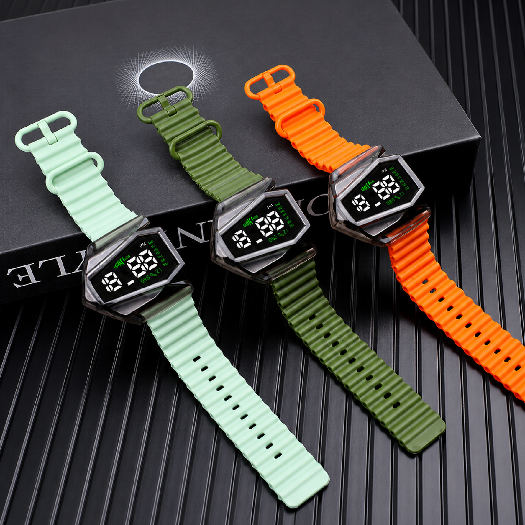 Multifunctional Slim Horloge Sport and Luxury Kids' Watch Featuring LED Display Cartoon Band Design Made of Plastic